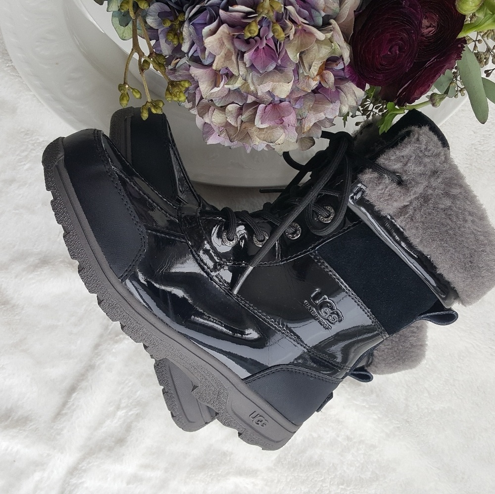 Adirondack III Patent Boot in Gray

UGG

Sz 5